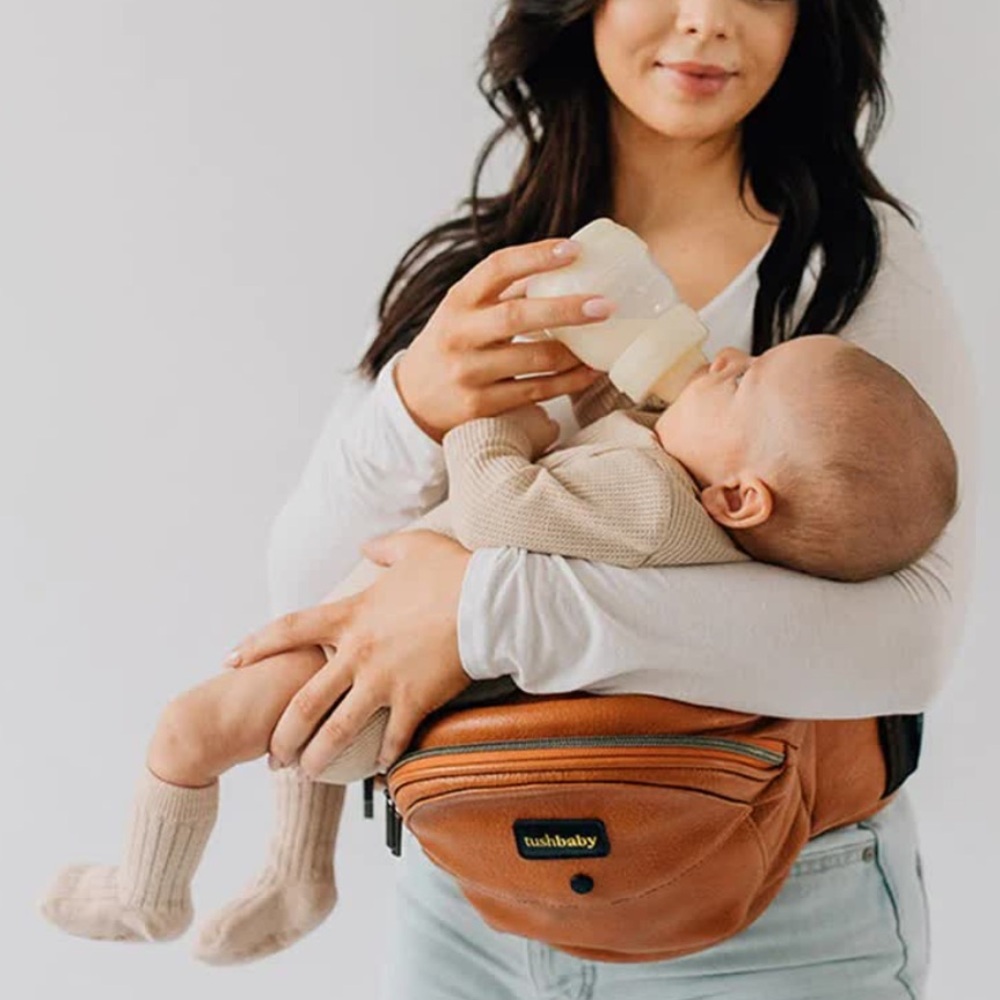 Tushbaby Hip Carrier in Brown